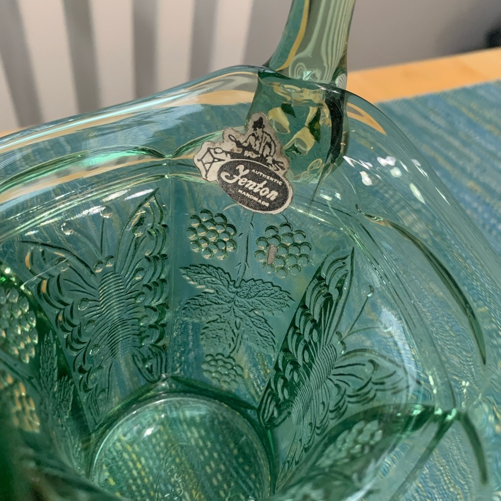 Fenton mini basket, green with butterfly motif - Picture 5 of 7